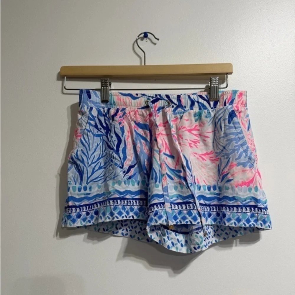 Lilly Pulitzer stretchy shorts with pockets